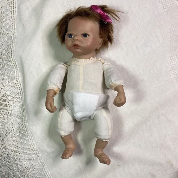 Tiny Emmy Ashton Drake ADG 06 Lifelike Newborn Reborn Baby Doll Posable 10" - Picture 6 of 9